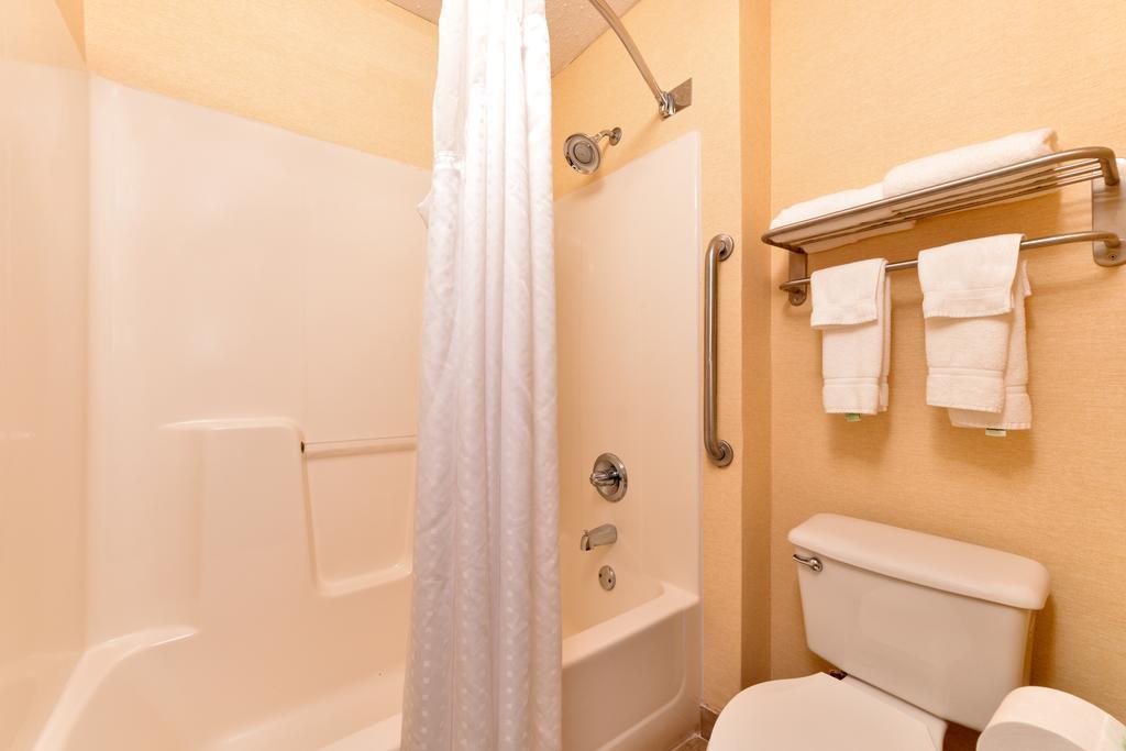 Express & St Marys By Ihg Hotel 2*